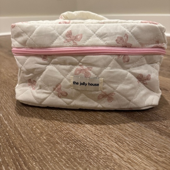 NWOT: THE JOLLY HOUSE BOW MAKEUP BAG ZIPPER CLOSURE PINK AND WHITE - Picture 1 of 6